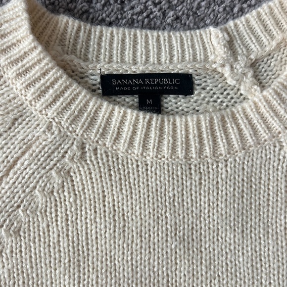 Banana Republic Cream Sweater - Size Medium -Like New - Picture 2 of 4